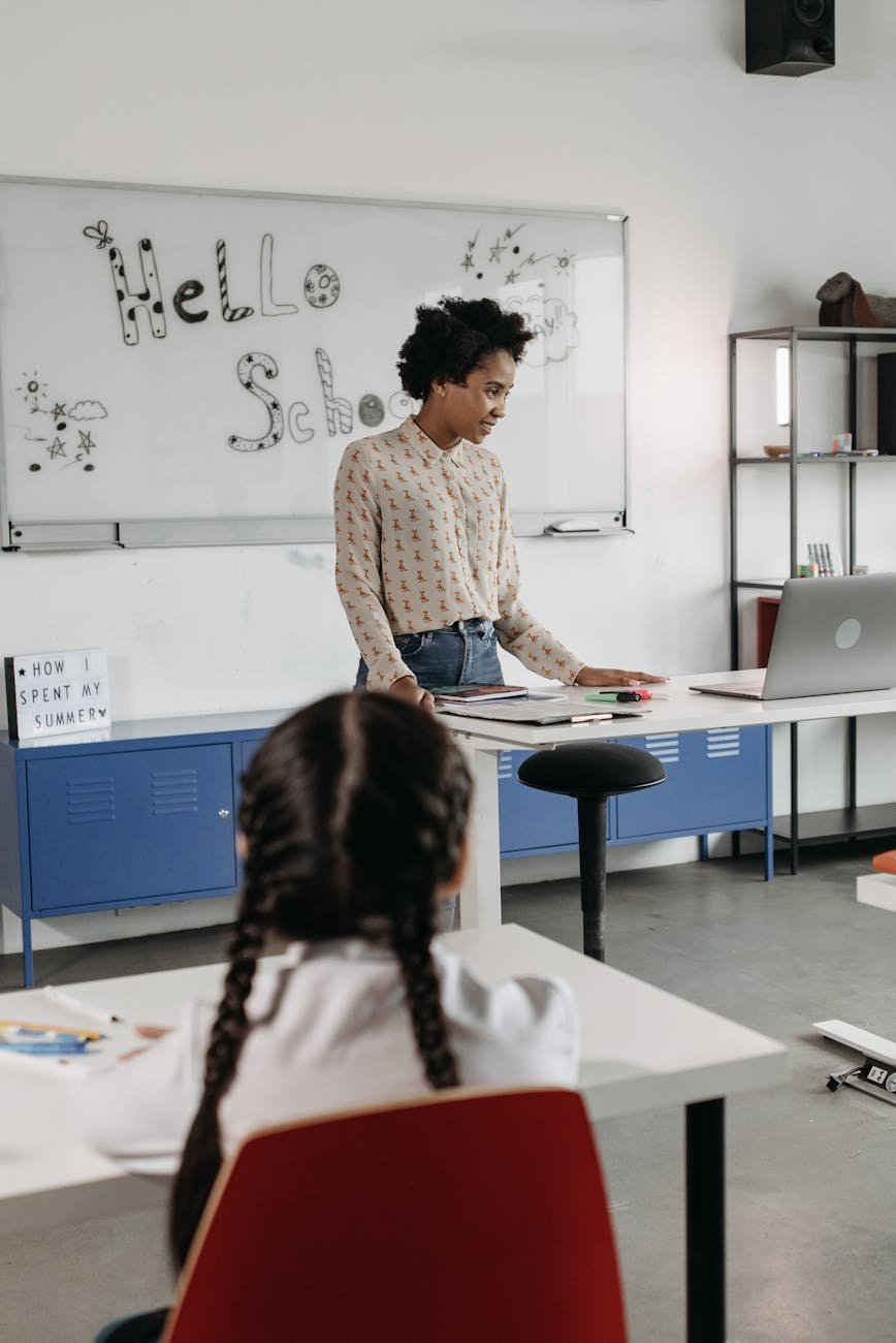 Teacher leading immersive learning in a classroom